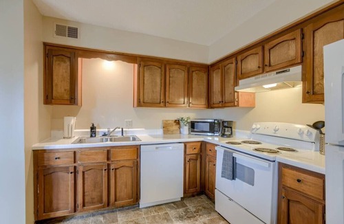 Platte City House | Aviator's Lounge 2BR 1Bath WiFi Close to Airport 1