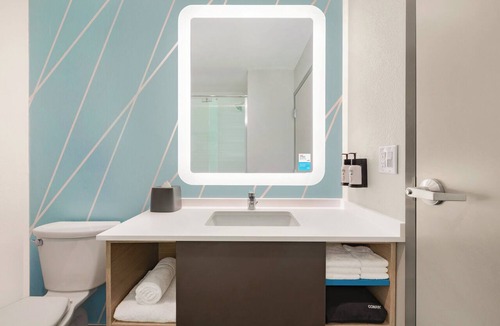 Oakdale Hotel | avid hotel Coralville Iowa City by IHG