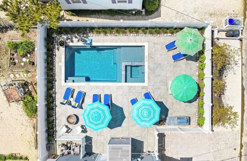 Surf City House | Awesome 5 bed, 5 bath, heated pool - short walk to the beach!