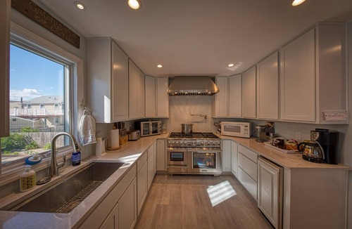 North Beach Haven House | Awesome Home 30 Steps to Sand w/Rooftop HotTub