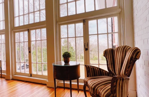 LaGrange Apartment | Azalea Suite at Truitt Vanderbilt Club sleeps 6!