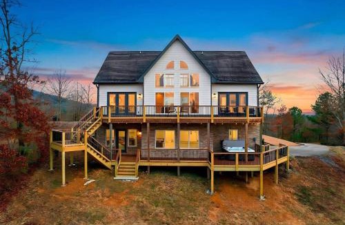 Calhoun House | *Back2School* Peaceful Private Mountain View Home