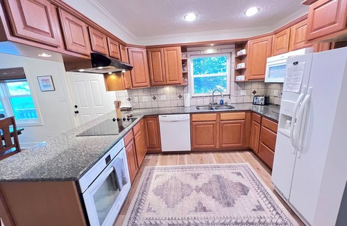 Mill Ridge House | Banner Elk house sleeps 8. Minutes to everything!