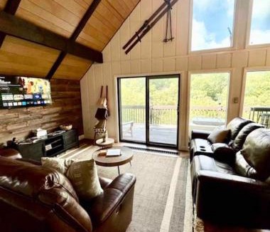 Charter Hills Ski Chalet | Barbers Deer Camp, Hot Tub and Views