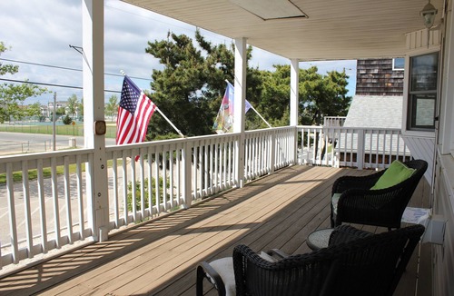 Surf City House | Bay and Sunset Views, Across From Park