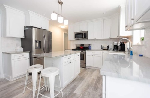 Town Bank House | Bay Block with in-ground heated Salt Water Pool opens mid April