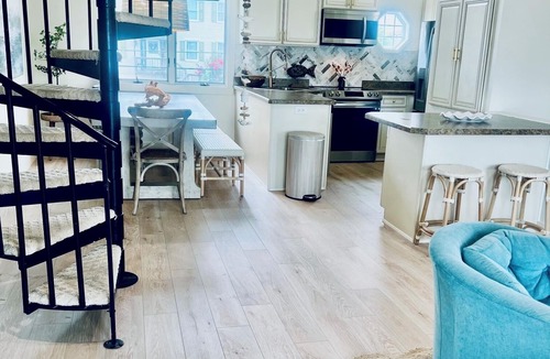 Sea Isle City Condo | Bay Front Property in Walking Distance to the Beach and Local Ammenities
