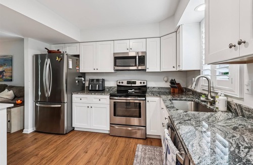 Annapolis House | Bay Ridge House- Charming 2-Bedroom Home – Large Backyard, Family-Friendly, Clos