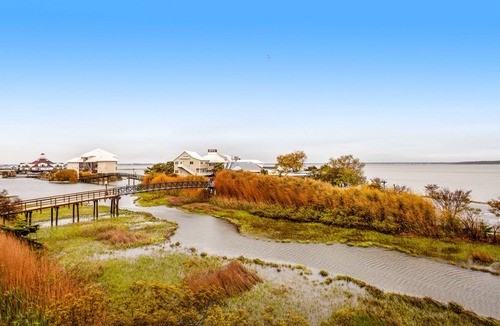 Midtown Ocean City Condo | Bay-View Condo at Coconut Malorie - WiFi, AC, Kitchenette, Shared Pool & Spa