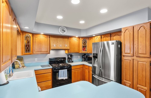 Shawcrest House | Bay View Escape at Shawcrest Marina - Sleeps 20
