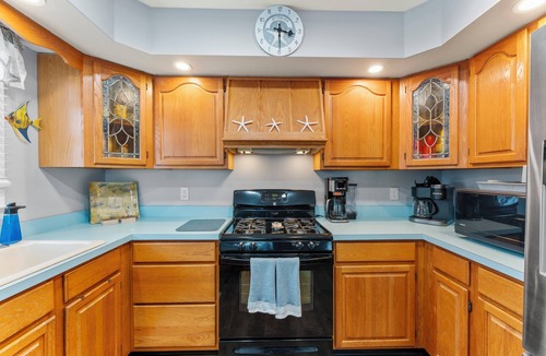 Shawcrest House | Bay View Escape at Shawcrest Marina - Sleeps 20