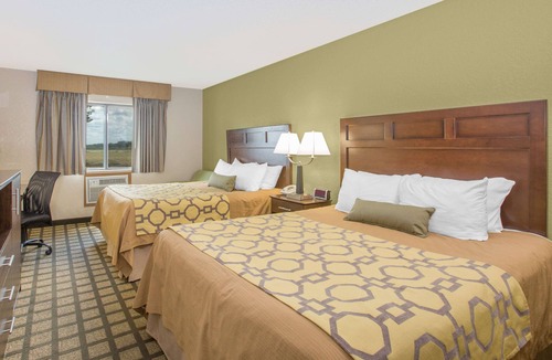 Ames Hotel | Baymont by Wyndham Ames