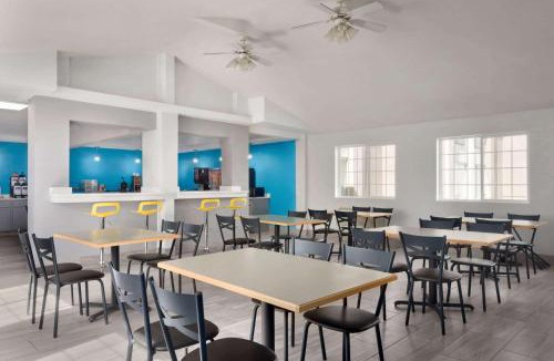 Berwick Hotel | Baymont by Wyndham Des Moines North