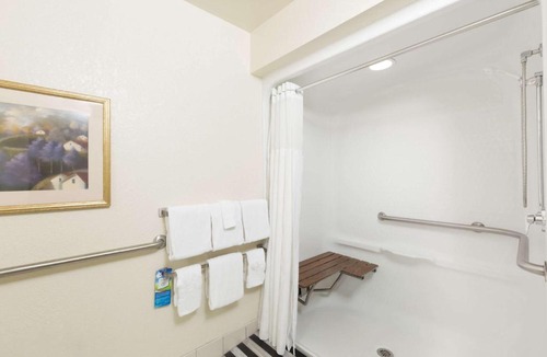Des Moines Hotel | Baymont by Wyndham Des Moines Airport