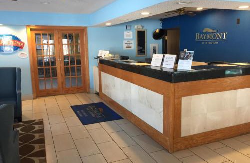 Harvard Hotel | Baymont by Wyndham Harvard