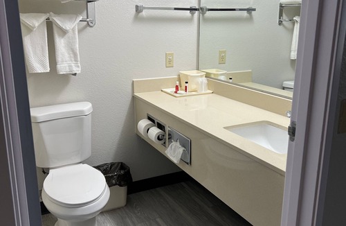 Chalco Hotel | Baymont by Wyndham Omaha SW
