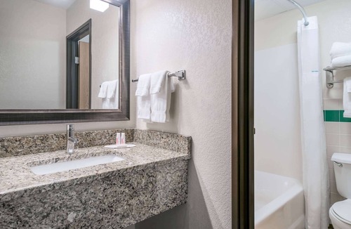 Owatonna Hotel | Baymont by Wyndham Owatonna