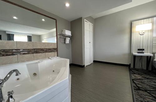 Orange Prairie Hotel | Baymont by Wyndham Peoria