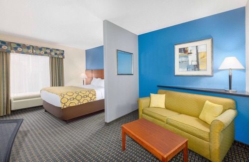 Pratt Hotel | Baymont by Wyndham Pratt