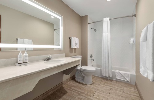Rockford Hotel | Baymont by Wyndham Rockford