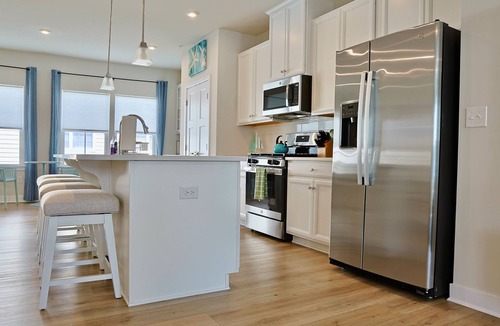 Bayside House | Bayside Break | Rooftop Deck + Resort Pools & Gym