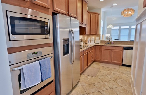 The Commons House | Bayside Resort New Listing/New Owners: 3 BR, 2.5 Baths Townhouse End Unit