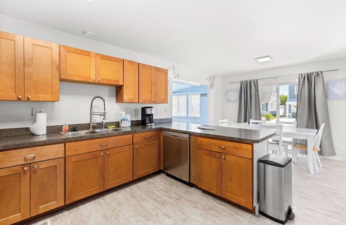 Caine Woods House | Bayside Tiki Summary: