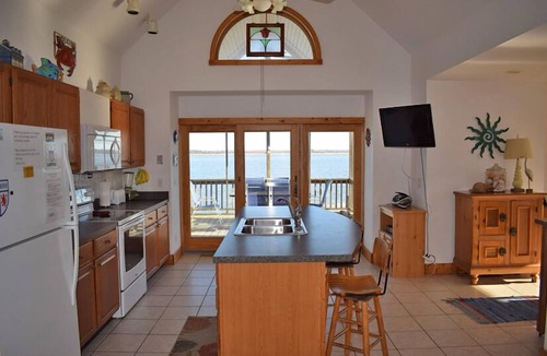 Deep Hole House | Baywatch-Waterfront Home with Screened Porch & Boat Dock