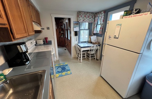 Peahala Park House | Beach-block Bungalow at LBI: Classic wood-paneled Cape Cod, 100 yards from beach