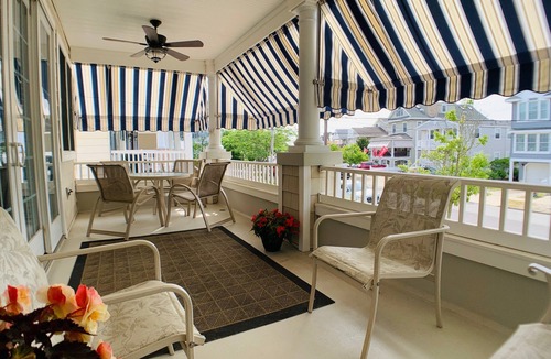 Gardens Condo | Beach Block Newer 1st Floor Immaculate Condition - Elevator