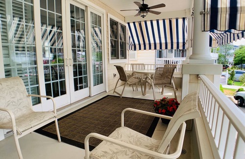 Gardens Condo | Beach Block Newer 1st Floor Immaculate Condition - Elevator