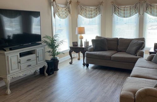 Surf City House | Beach Block, Professionally Decorated 4Bed/3.5 Bath with 2 Master Suites