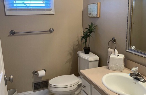 Surf City House | Beach Block, Professionally Decorated 4Bed/3.5 Bath with 2 Master Suites