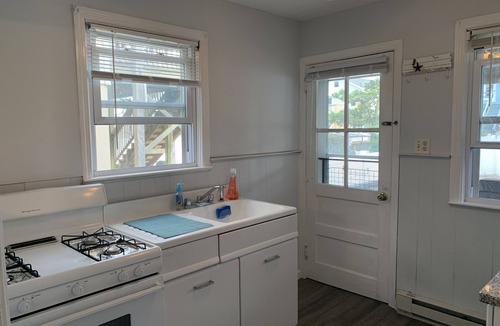 Ortley Beach Apartment | Beach Block, Renovated 2 bdrm, sleep 6, 1st flr unit Yard/Parking 4 beach badges