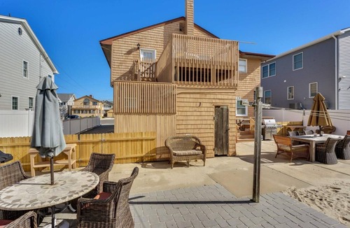 Lavallette House | Beach Block Rental in Lavallette with Ocean Views! Negotiable Pricing
