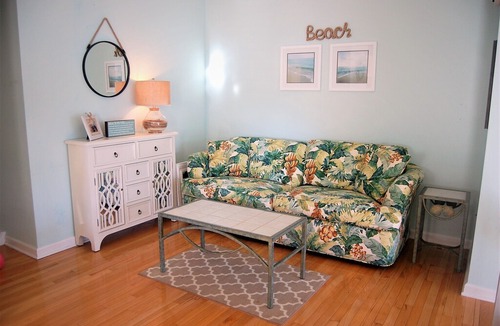 North End Condo | Beach Condo, 1 block from beach, 2 bedrooms!