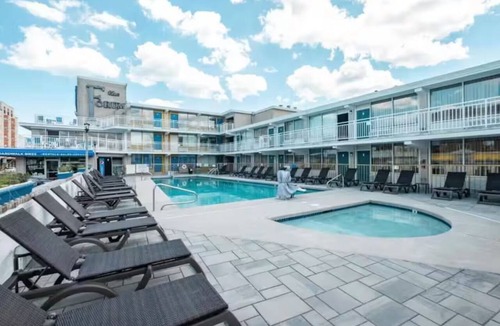 North End Condo | Beach Condo –Modern 2BR/2BA w/Pool, Parking, More!
