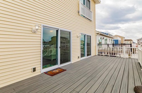Beach Haven West House | Beach Haven West. Pet Friendly. Waterfront. Lagoon front. Beach Badges. WIFI.