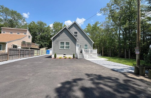 Villas House | Beach House By The Bay, 9 Car Parking, Linen Included