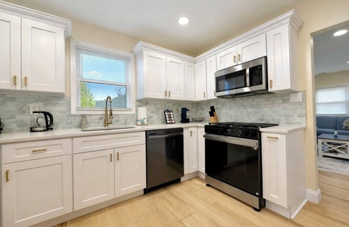 Keansburg House | Beach House near NYC. 1 Block to Ocean. Sleeps 10