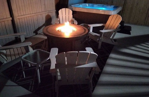 Villas House | Beach Retreat I HotTub I FirePit I Near Cape May I 7 Beach Passes I 4 Bikes