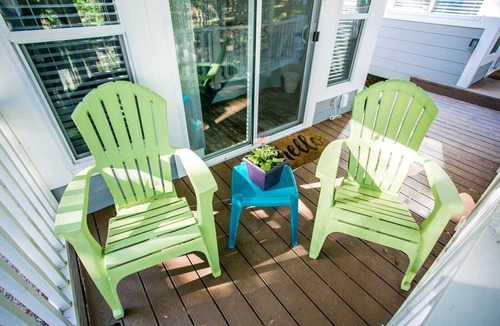 Steele Creek Cabin | Beach View Studio Cabin with Porch #12