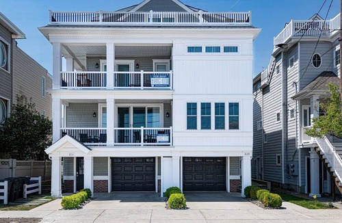 North End Condo | Beachblock 9 BR, 5.5 BA with gorgeous ocean views, 3 king ensuite, elevator