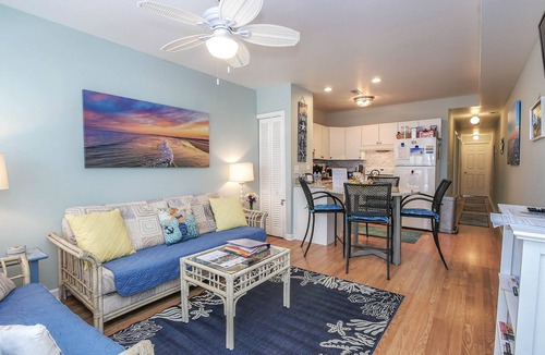 South End Condo | BeachBlockSeaEscape🌅See Beach Block Paradise VRBO# 2963230 for Reviews~Same Host
