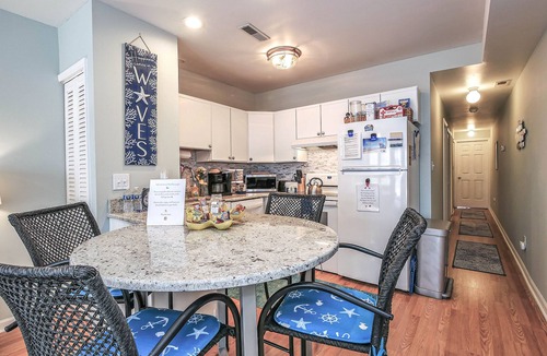 South End Condo | BeachBlockSeaEscape🌅See Beach Block Paradise VRBO# 2963230 for Reviews~Same Host