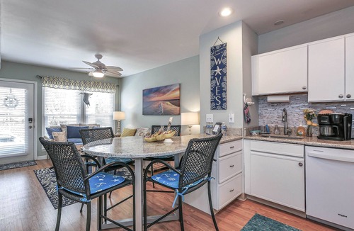 South End Condo | BeachBlockSeaEscape🌅See Beach Block Paradise VRBO# 2963230 for Reviews~Same Host