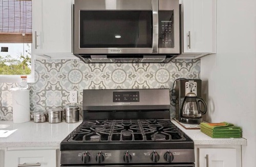 Keansburg House | Beachfront 4BR - 30ft to Sand Near Amusement Park