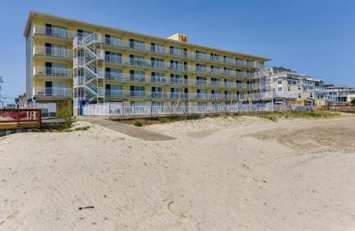 Wildwood Crest Apartment | Beachfront Condo with Pool about 2 Mi to Boardwalk!