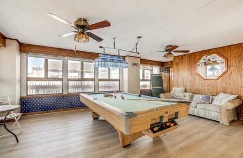 Villas House | Beachfront Home ~ 7 Mi to Cape May!