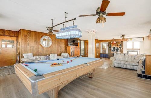 Villas House | Beachfront Home ~ 7 Mi to Cape May!
